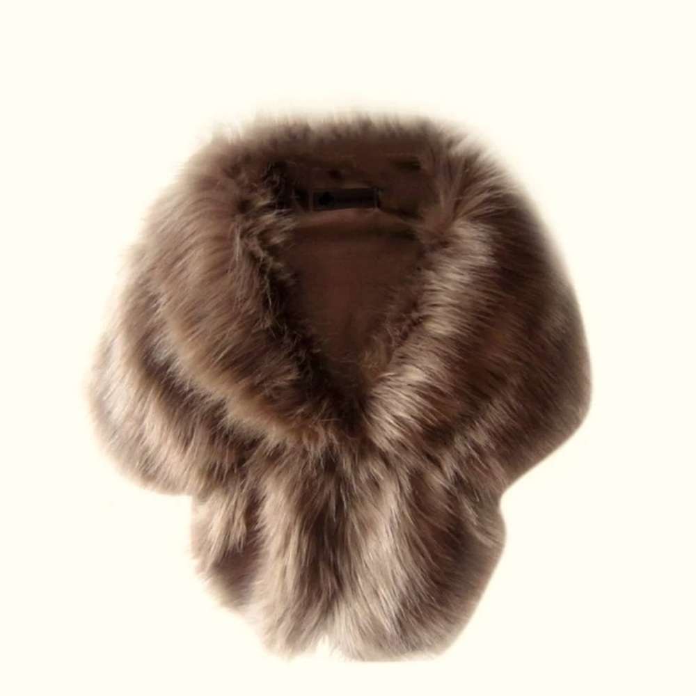 NWT Bloomingdale’s Cara New York Faux Fur Stole Scarf